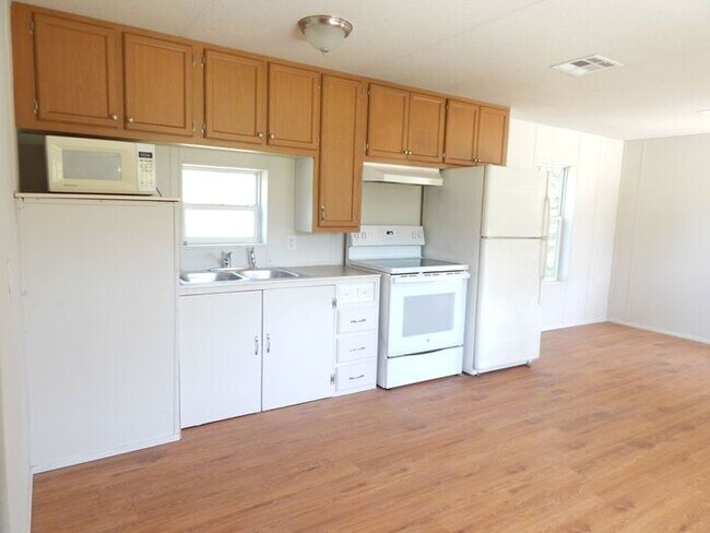 Building Photo - Country Living in Lindale! 3 Bedroom, 1 Ba...