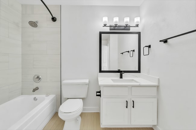 Foto del edificio - Residences at Bear Creek