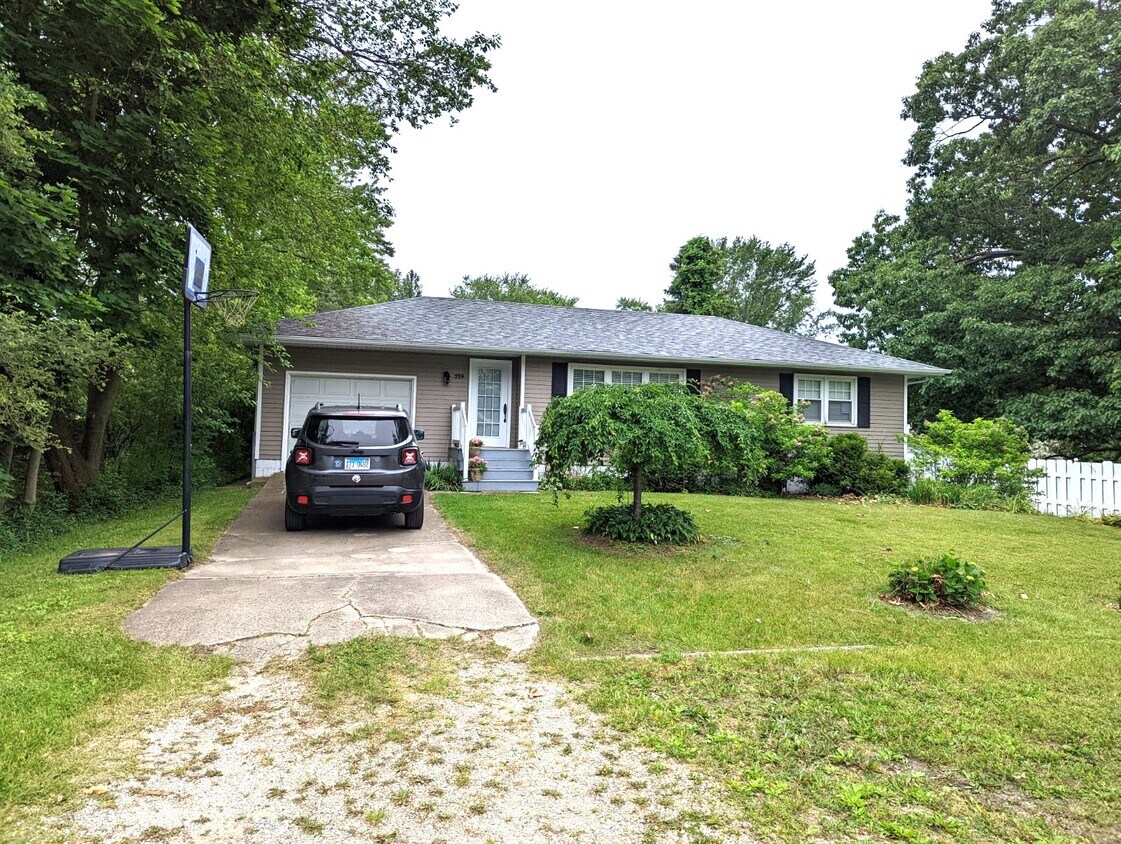 Primary Photo - 314 S Mayhew St