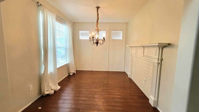 Foto del edificio - 2105 Kingwood Dr