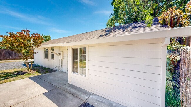Building Photo - 3933 Finley Ave