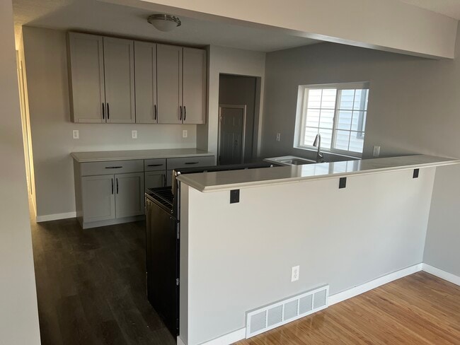 Building Photo - 1020 Aurora Ave