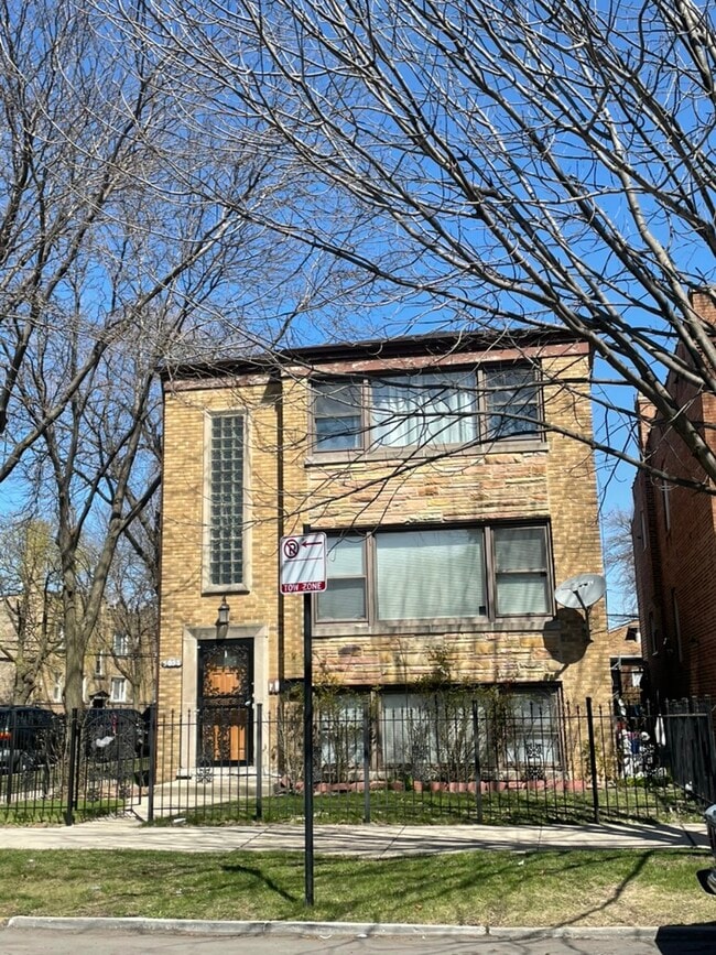 Building Photo - 5058 W Schubert Ave
