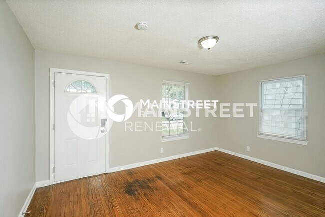 Foto del edificio - 3 Bedroom Pet-Friendly Home in Louisville, KY with Main Street Renewal