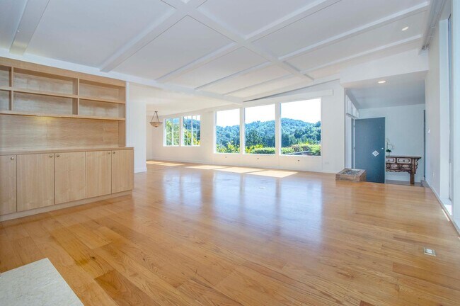 Foto del edificio - Fabulous 4Bed/3bath Mill Valley Home