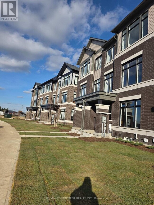 Building Photo - 484 Provident Wy