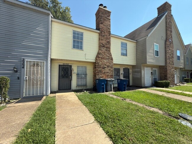 2 story with fenced yard - 2 story with fenced yard House