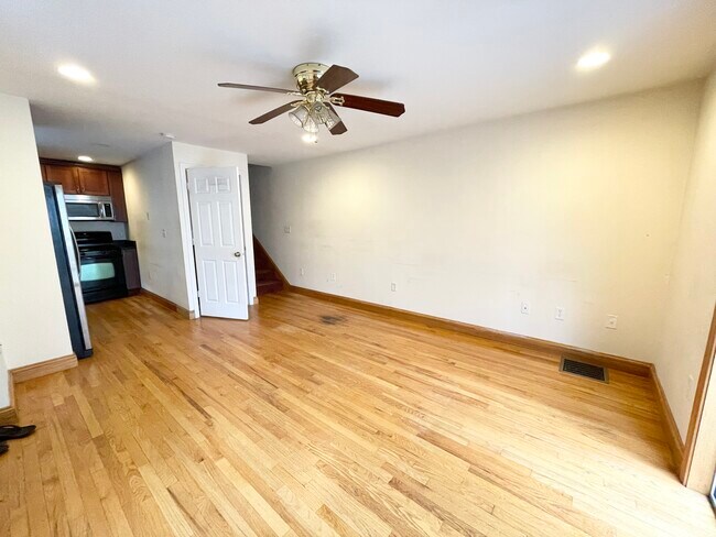 Foto del edificio - 231 W 3rd St