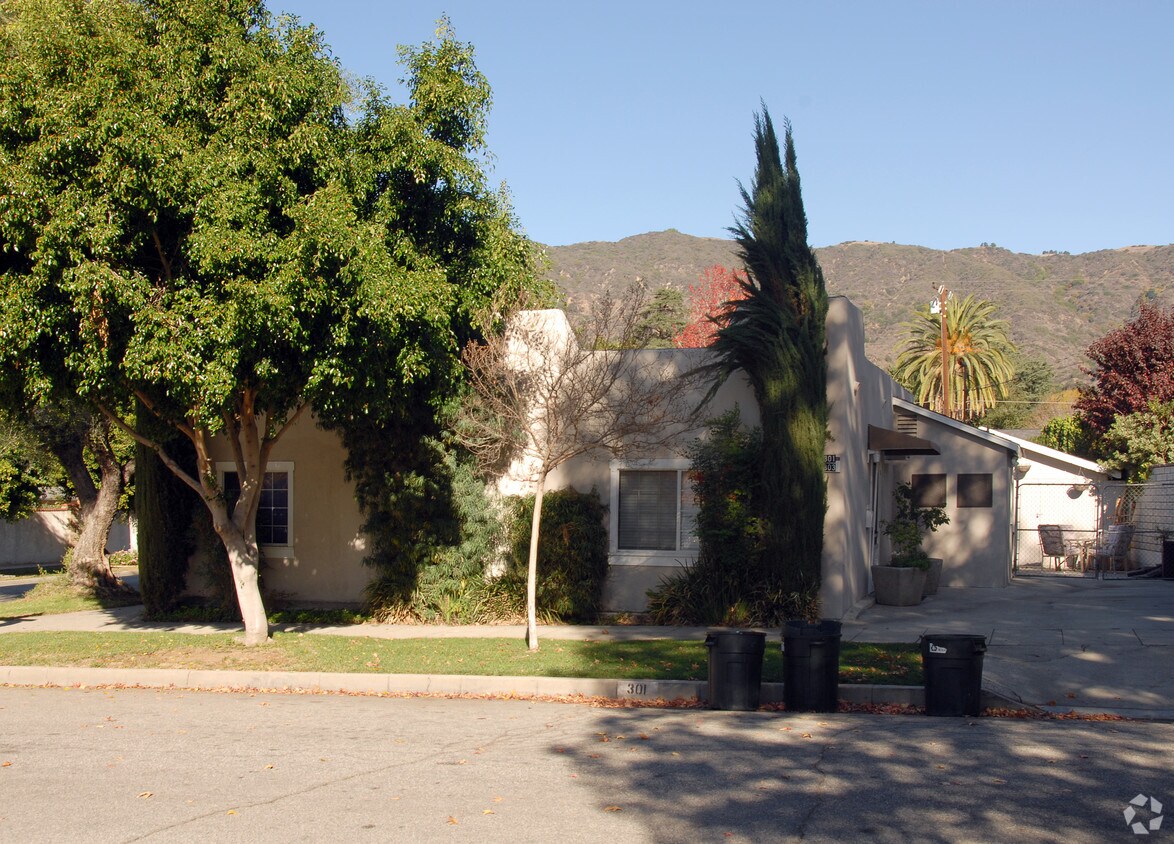 Foto principal - 301 E Whitcomb Ave