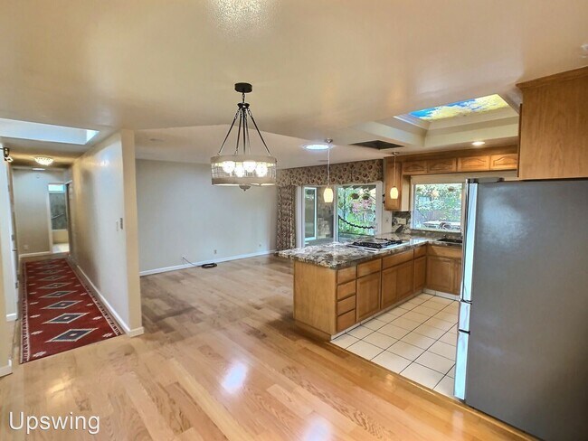 Foto del edificio - 4 br, 2 bath House - 5860 Allen Ave.