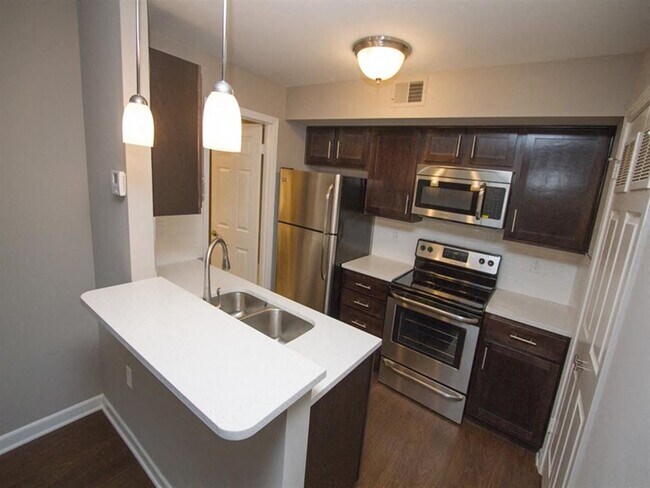 stainless appliances - 905 Washington St