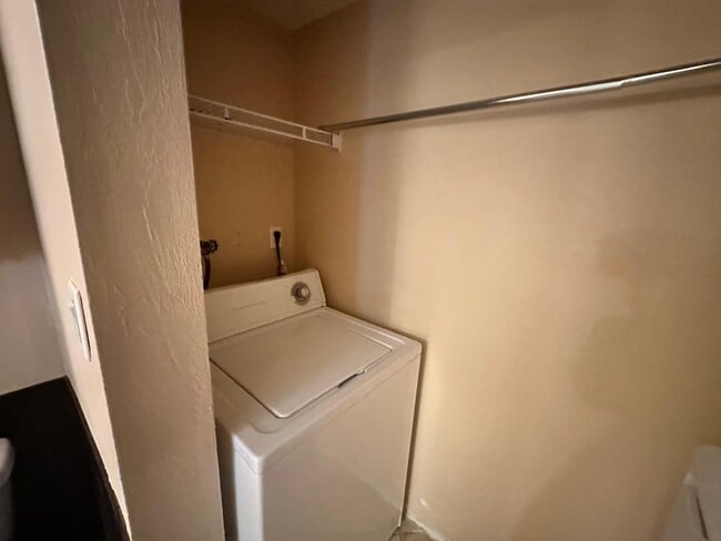 Building Photo - 1709 Park Meadows Dr