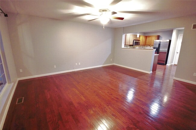 Building Photo - 236 Countryshire Dr