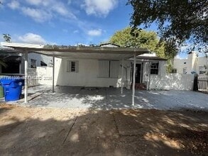 Building Photo - 913 NW 46th St