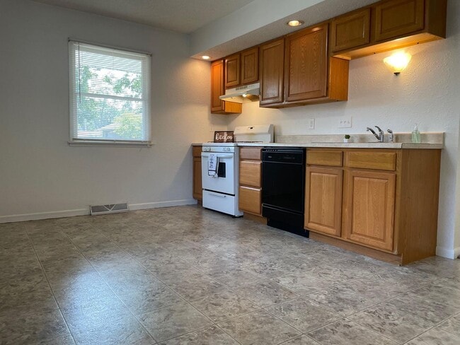 Building Photo - Ranch-tastic Living: Rent this 'Chatham Ch...