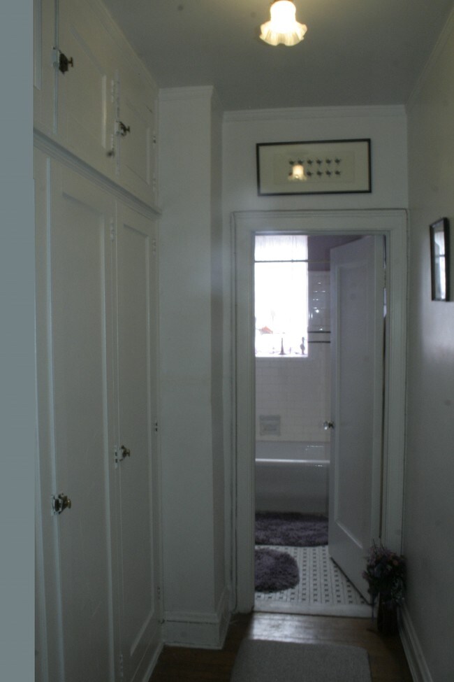 Hall to 2nd bath - 6935 S Crandon Ave