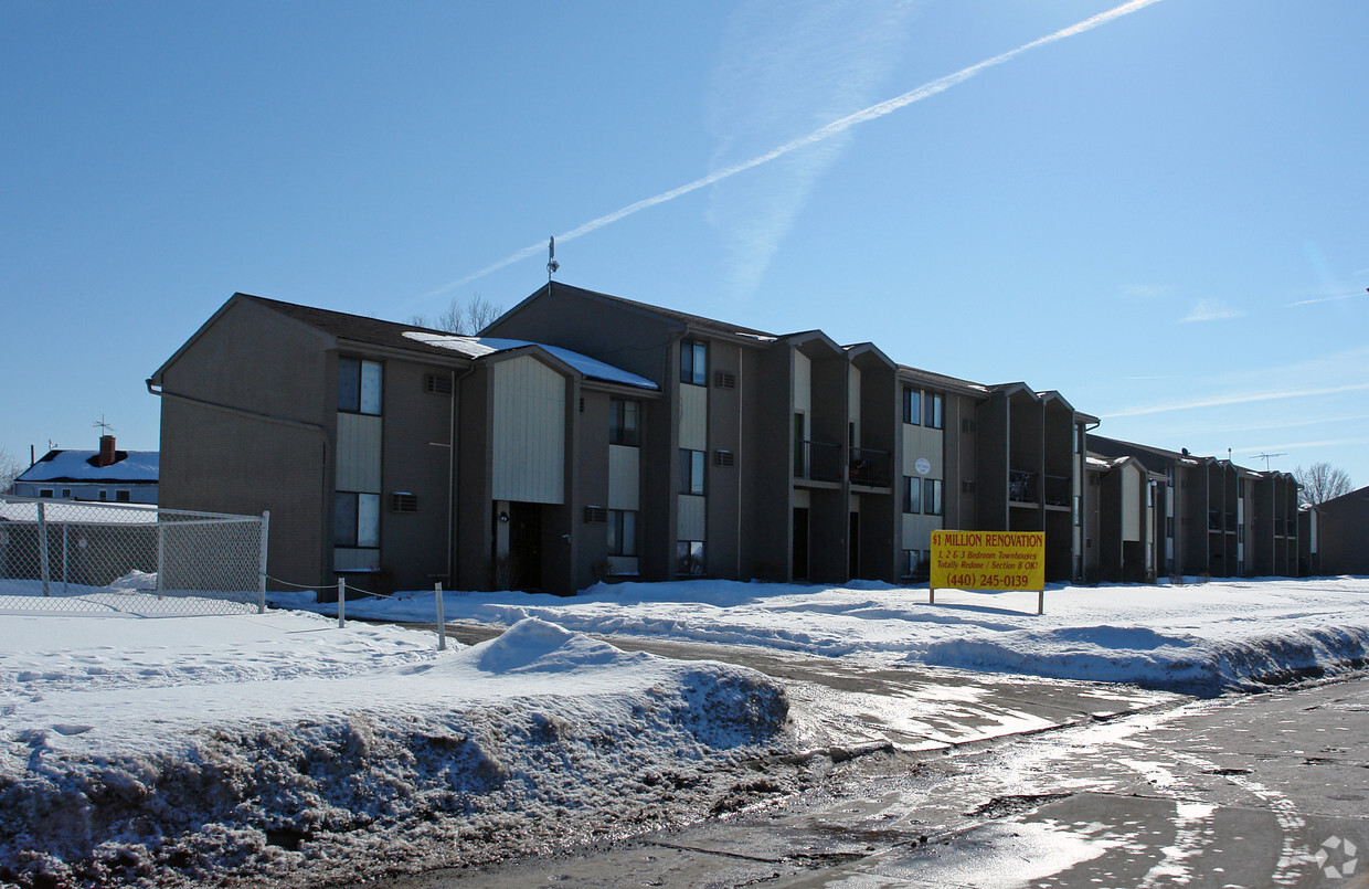 Building Photo - Washington Townhomes