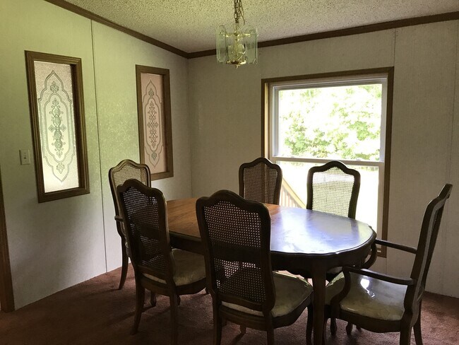 Foto del edificio - Welcome to this Spacious 3 Bedroom, 2 Bath...