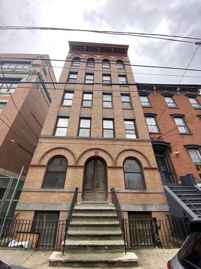 Front - 319 8TH St