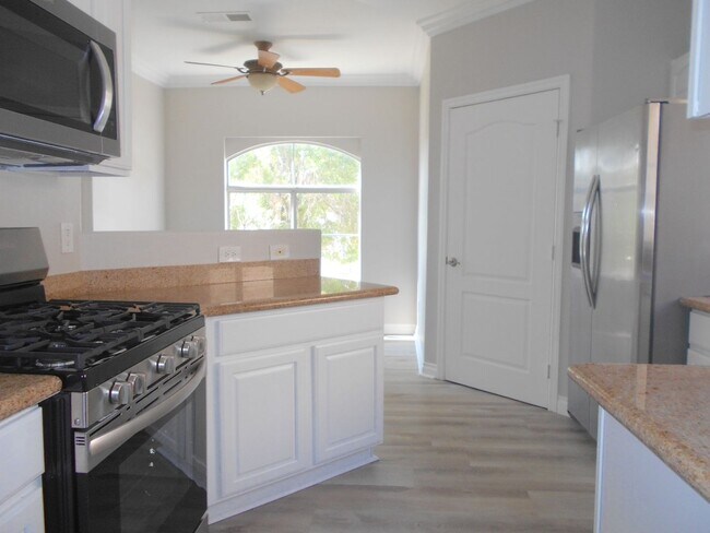 Building Photo - Spacious 2 Bedroom Condo Ready To Move-In!