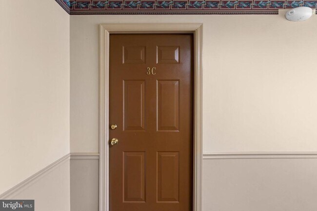 Building Photo - 8200 Blue Heron Dr