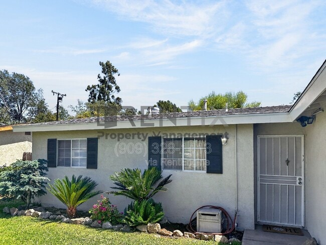 Building Photo - 12995 Chestnut Ave