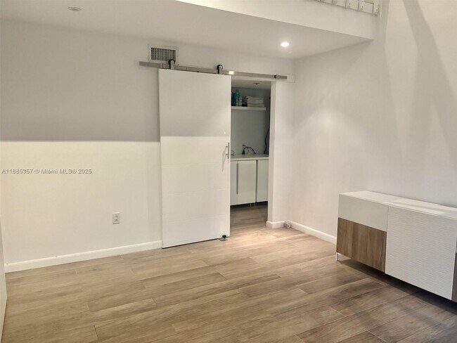 Foto del edificio - 1890 Brickell Ave