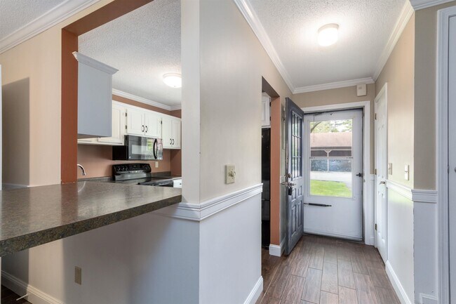 Foto del edificio - 242 Twin Oaks Terrace