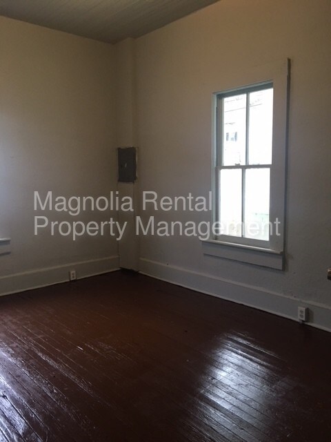 Building Photo - Recently remodeled home in Spartan Mills