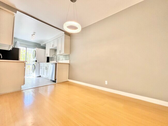 Foto del edificio - 7607 Norton Ave