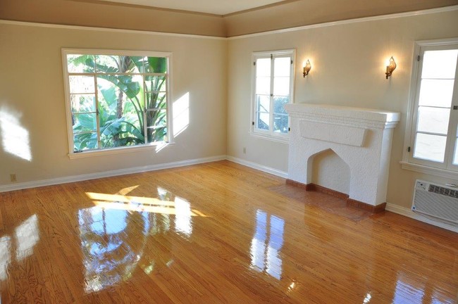Building Photo - 425 N Sierra Bonita Ave