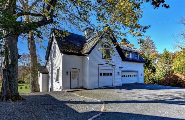 Building Photo - 53 Rumstick Rd