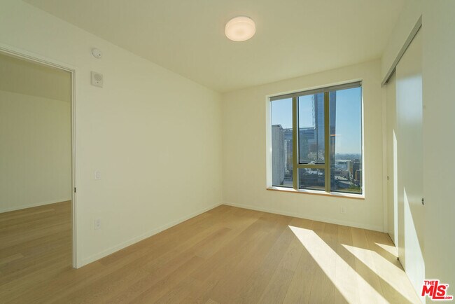 Building Photo - 889 Francisco St