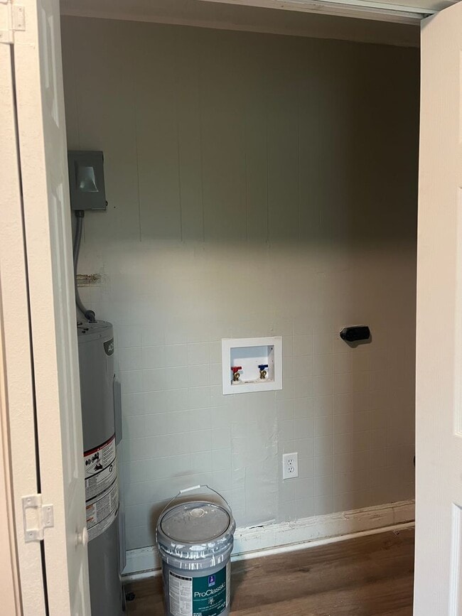 Building Photo - 2-Bed 1-Bath House