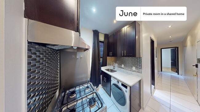 Foto del edificio - Private bedroom in 3 bed/1 bath Home