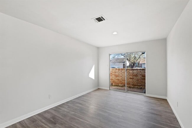 Building Photo - 6334 Ivyknoll Dr