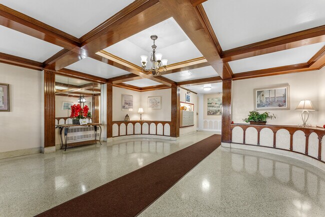 Foto del edificio - 30 Lenox Rd