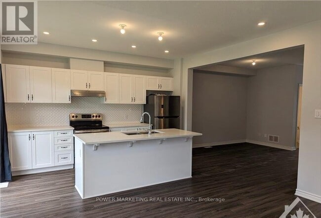 Building Photo - 671 Allied Mews