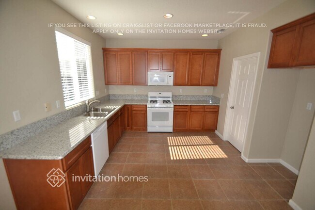 Building Photo - 7690 Roosterfish Way