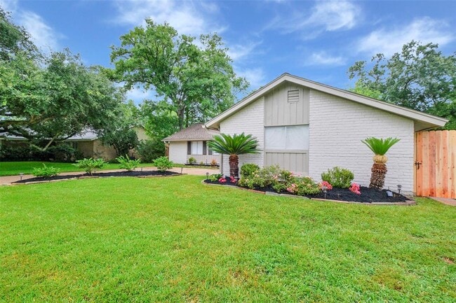 Building Photo - 4511 Ravine Dr