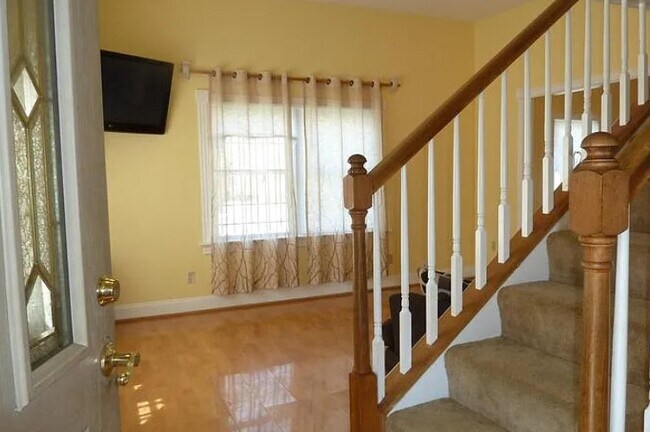 Foto del edificio - 611 57th St NE