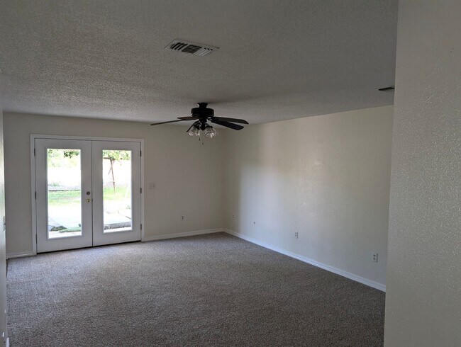 Building Photo - Updated 4-Bedroom Home on a Quiet Street — 1,695 sq ft, Large Garage — Now Accepting Applications