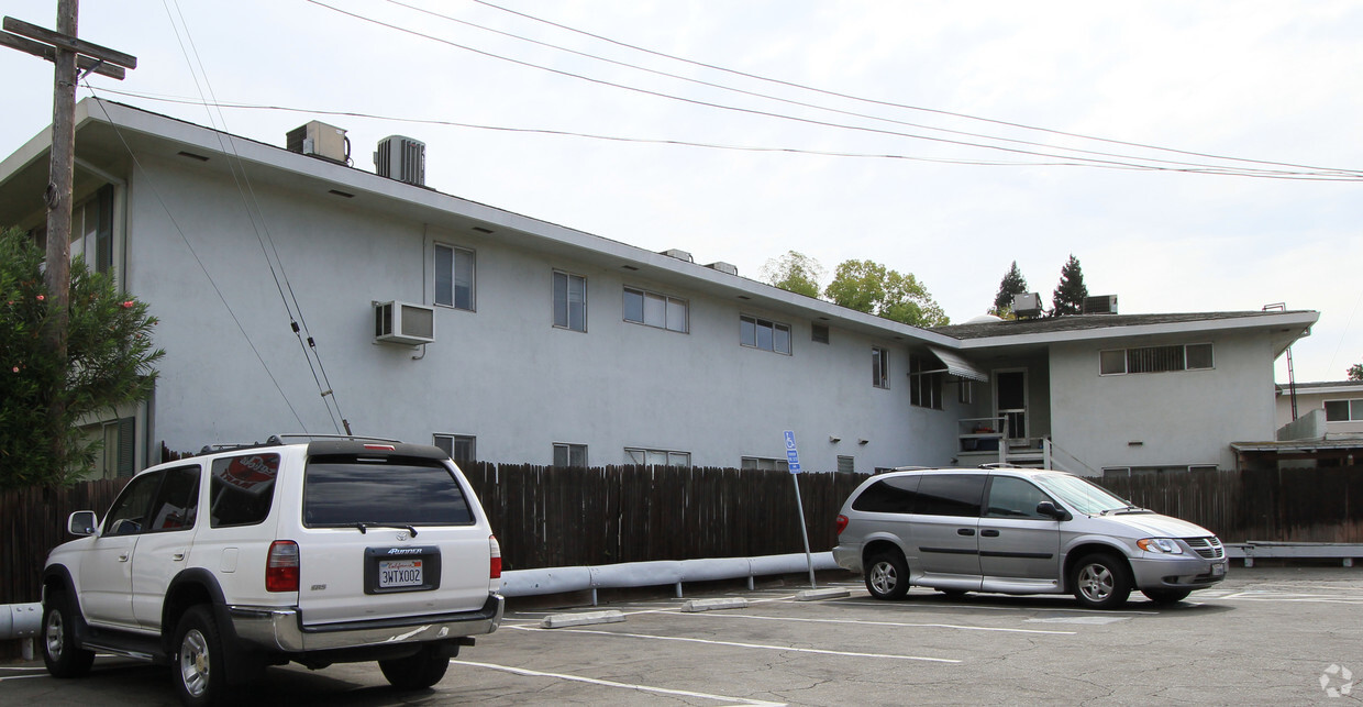 Building Photo - Fuller House