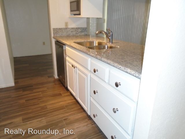 Building Photo - 2517 Bonnie Ln