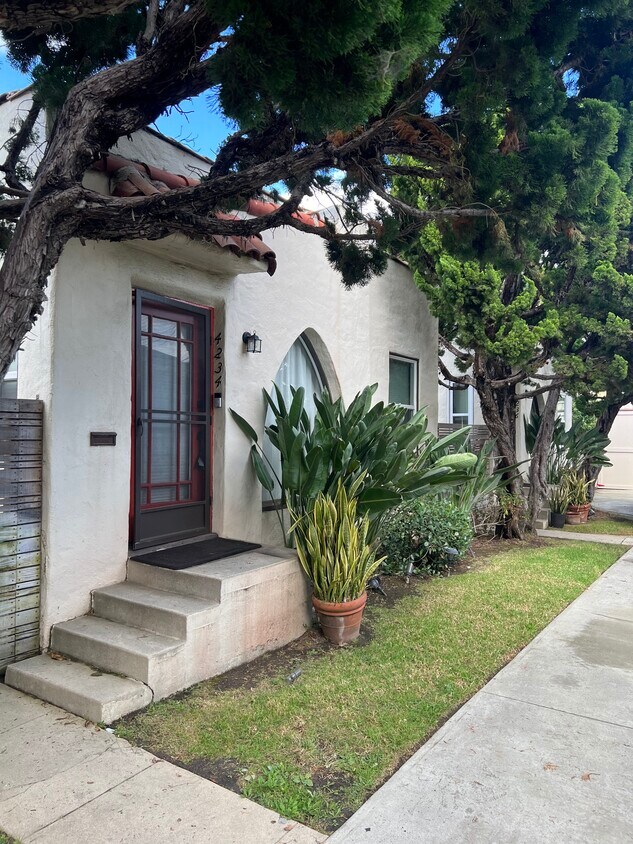 Primary Photo - 4234 Lincoln Ave