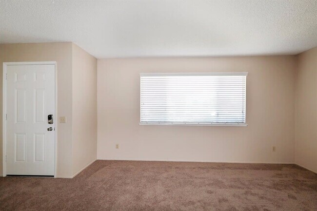 Foto del edificio - 8329 Fieldpoppy Cir