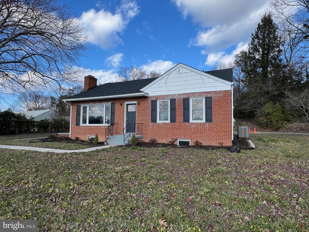 Foto principal - 23458 Three Notch Rd