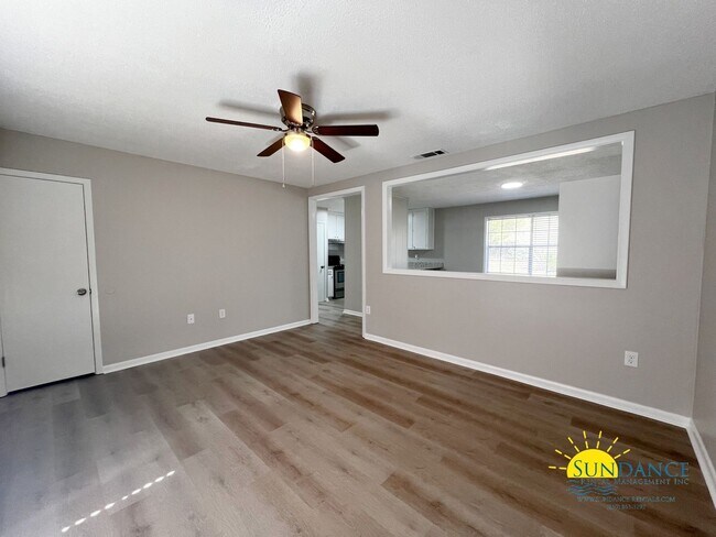 Building Photo - Fully renovated Crestview home, a must see...
