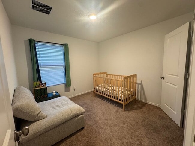 Building Photo - Super Nice with Great Price.  3 Bedroom 2 Bath 1 Story