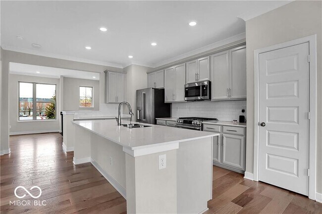 Building Photo - 13346 Saxony Blvd W